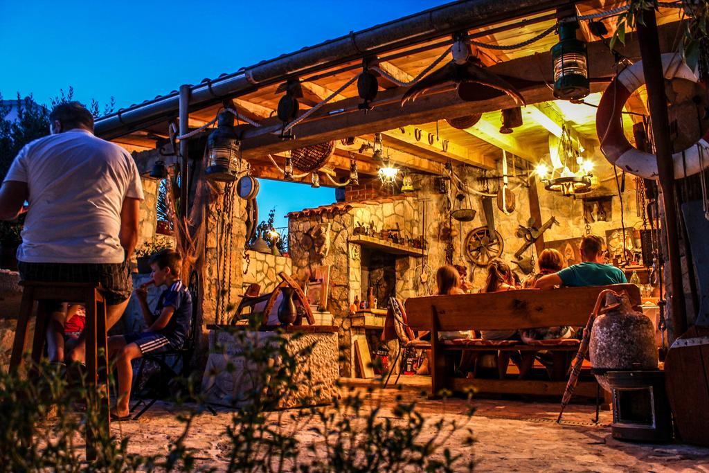 Lola'S Apartments Tribalj Oda fotoğraf